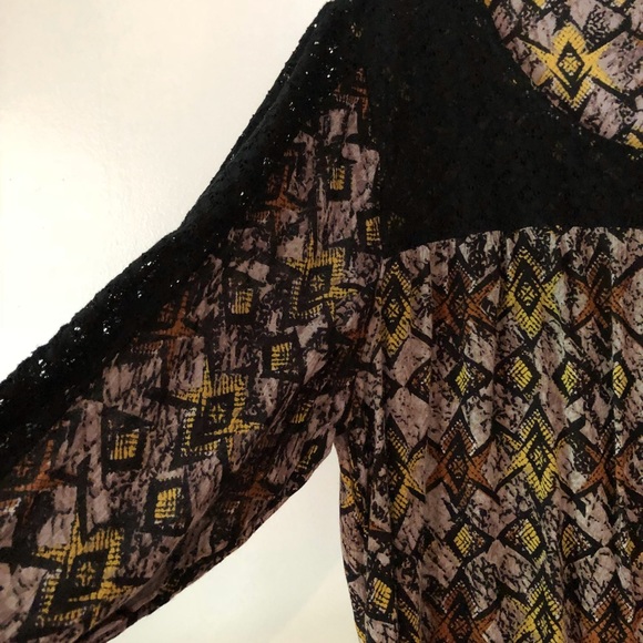 Patterned Blouse - Picture 2 of 3